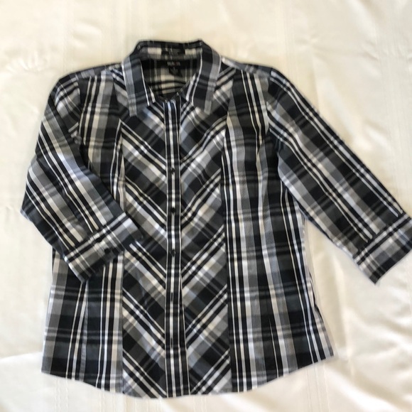 Super cute 3/4 length sleeve button down! - Picture 1 of 2